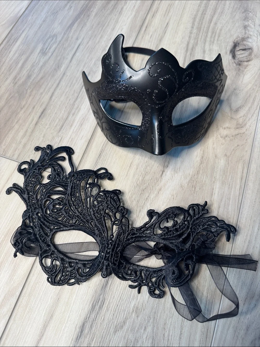 Couples masquerade mask set